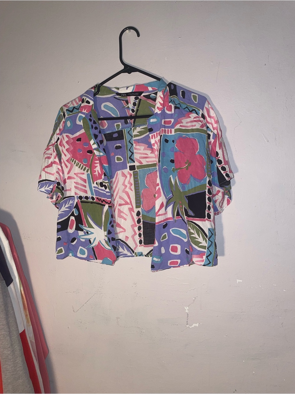 Zara Multicolor Cropped Button-Down Shirt with Bold Floral Print